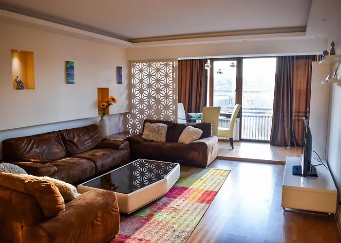 Executive Flat Two By Chr Luxury Apartment
