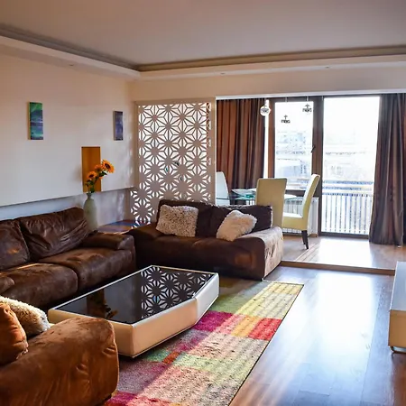 Executive Flat Two By Chr Luxury Apartment