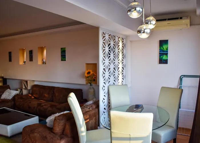 Executive Flat Two By Chr Luxury *